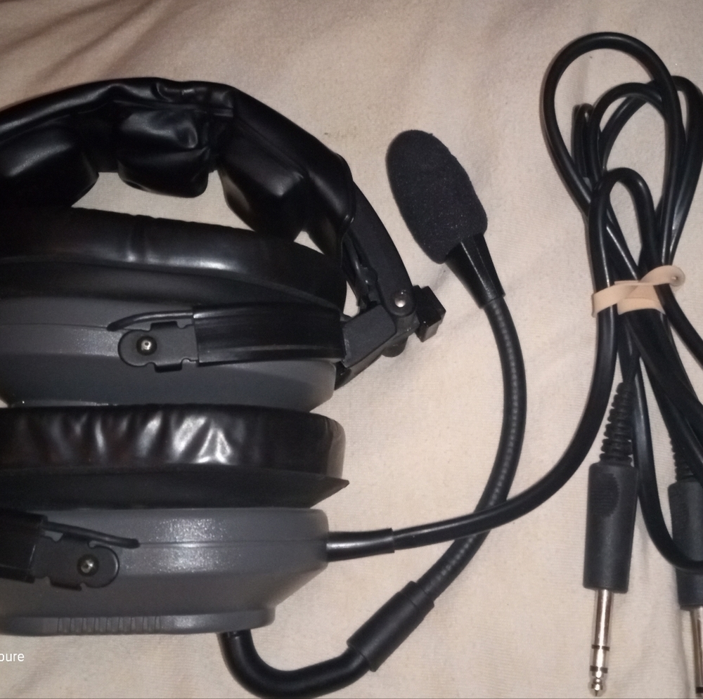 Aviation Headset - Picture 7 of 8